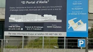Un rètol anuncia una nova promoció immobiliària a la Crison