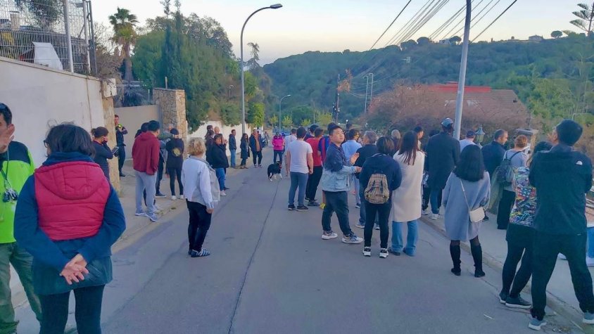 Veïns, ahir a la tarda, al carrer Priorat