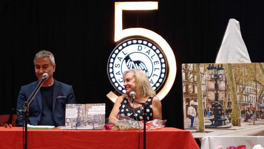 La presentació del nou llibre de Carmen Huelves gaudeix d'un gran èxit