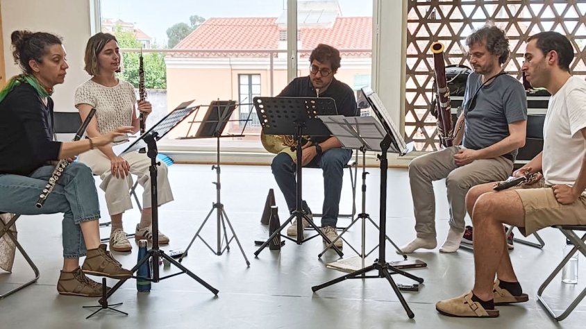 Els músics, assajant a la sala de ballet de l'Espai d'Arts Escèniques