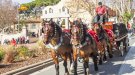 Els Tres Tombs omplen de gom a gom el centre del poble