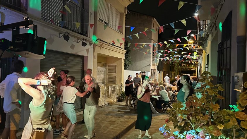 Un moment de la festa al carrer.