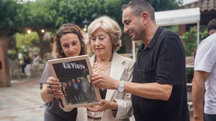 Davínia i Francesc Bernad, acompanyats de la seva mare